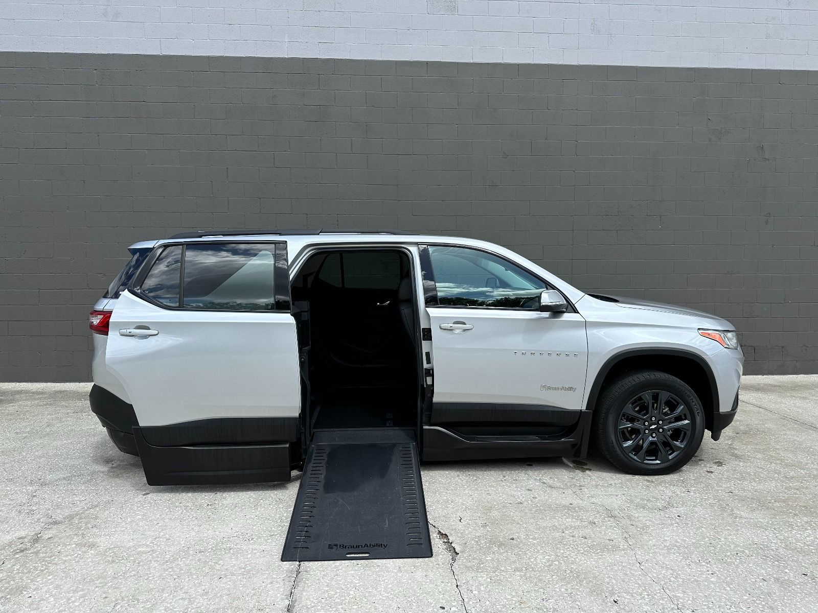 2021 Chevrolet Traverse RS Handicap Accessible SUV