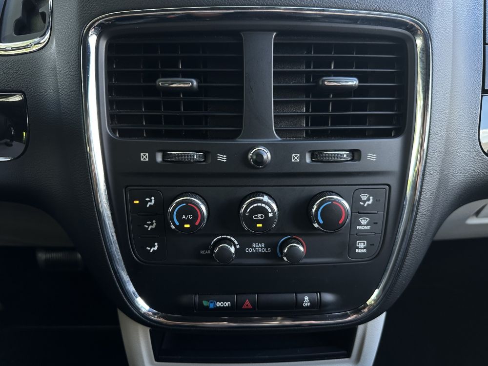 2016 Dodge Grand Caravan SXT Plus - Photo 17