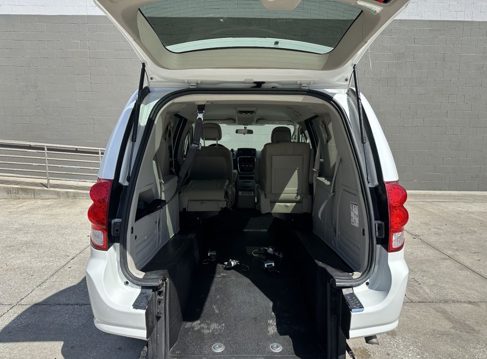 2016 Dodge Grand Caravan SE - Photo 12