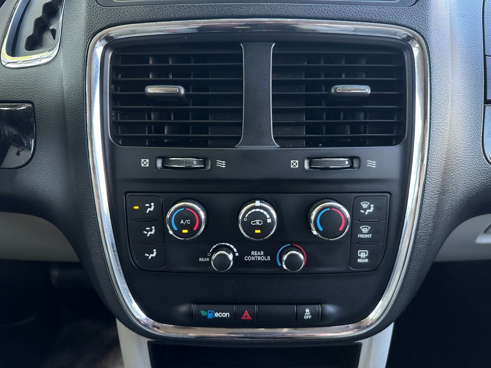 2016 Dodge Grand Caravan SE - Photo 17