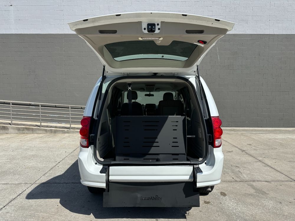 2016 Dodge Grand Caravan SE - Photo 11
