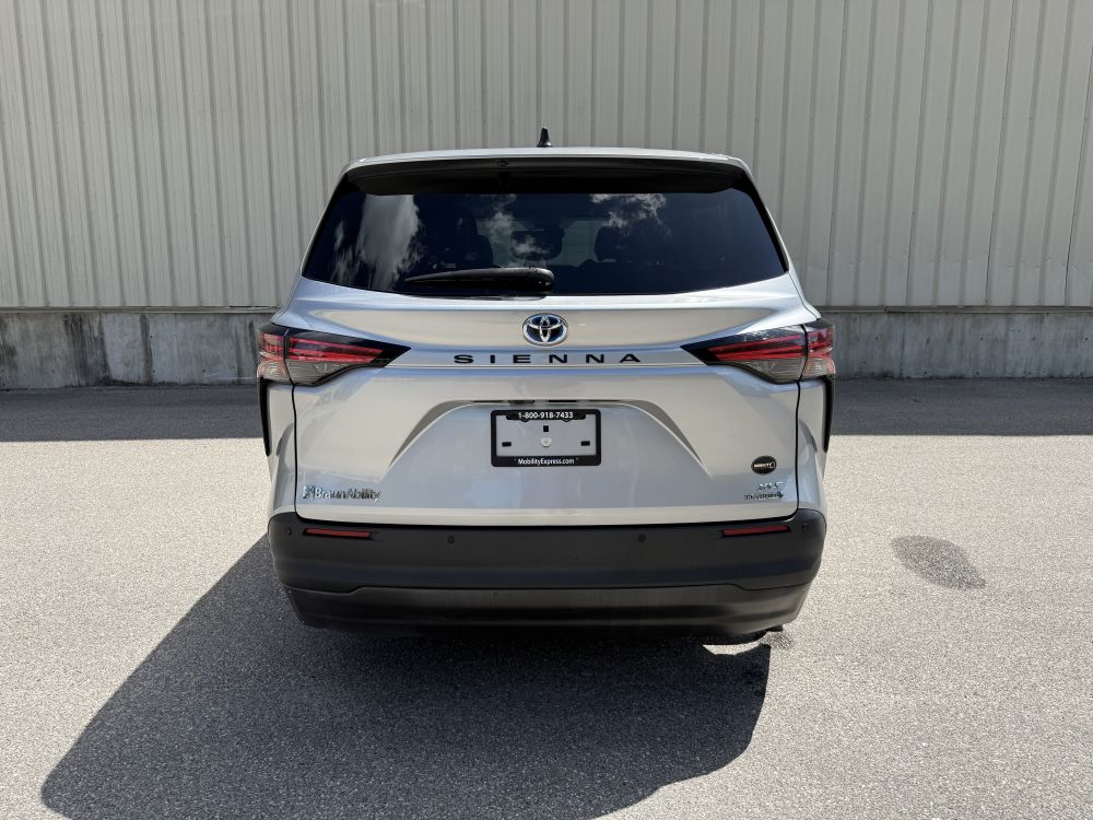 2022 Toyota Sienna XLE - Photo 9