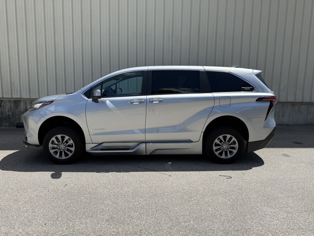 2022 Toyota Sienna XLE - Photo 7