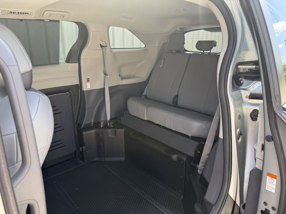 2022 Toyota Sienna XLE - Photo 12