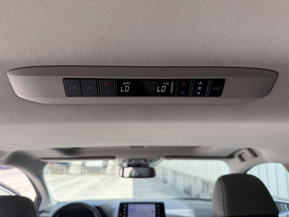 2022 Toyota Sienna XLE - Photo 24