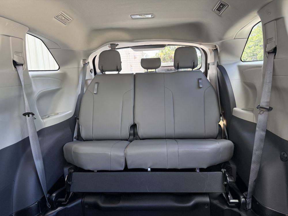 2022 Toyota Sienna XLE - Photo 15