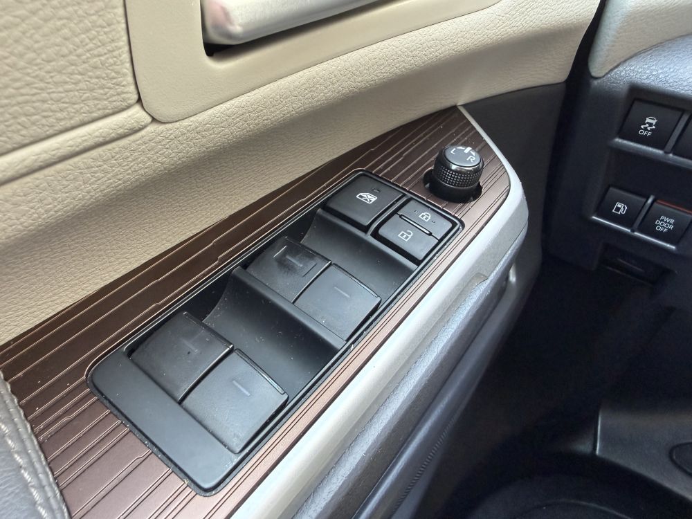 2022 Toyota Sienna XLE - Photo 23
