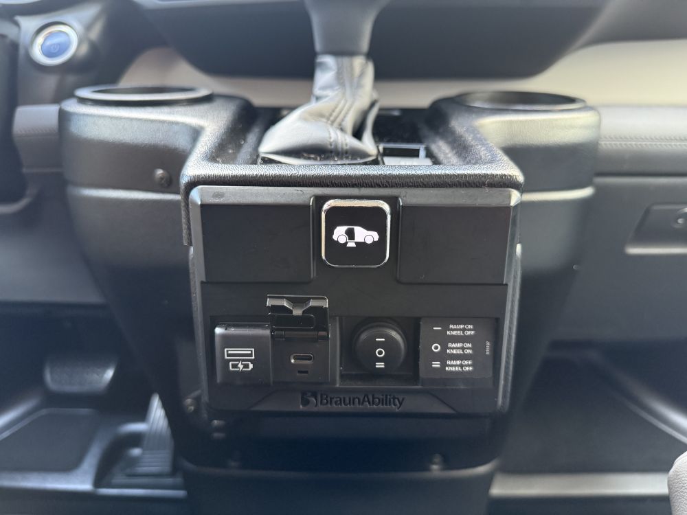 2022 Toyota Sienna XLE - Photo 21