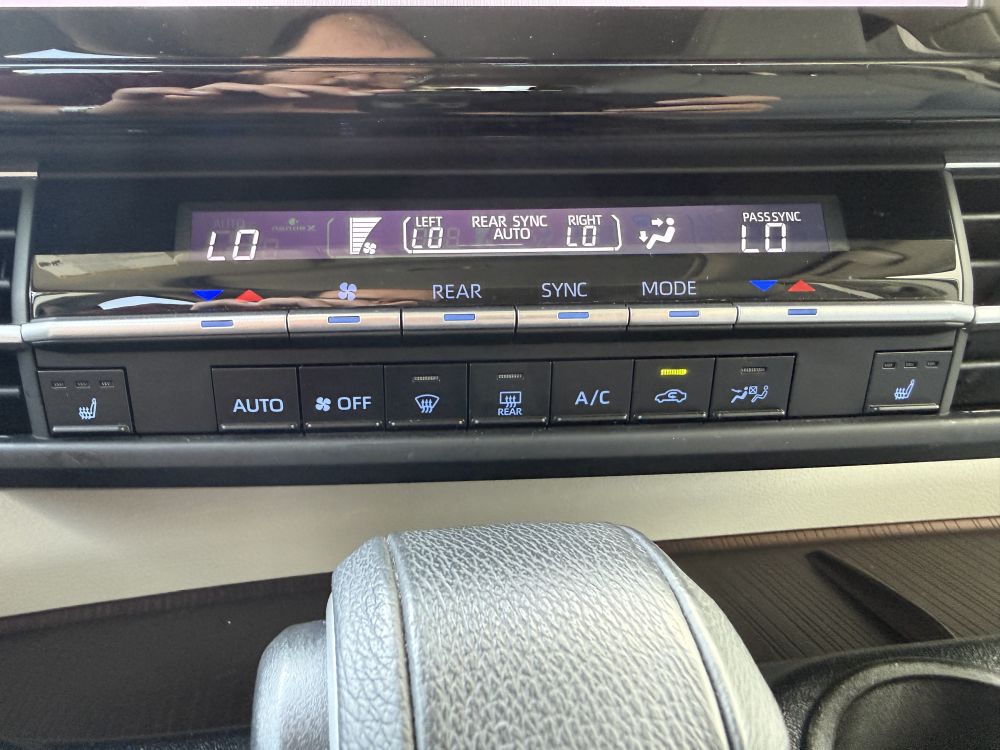 2022 Toyota Sienna XLE - Photo 20