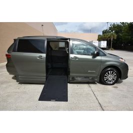 2019 Toyota Sienna XLE Premium Wheelchair Van