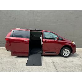 2017 Toyota Sienna XLE Wheelchair Van