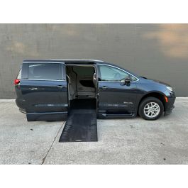 2021 Chrysler Pacifica Touring L Wheelchair Access Van