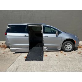 2021 Chrysler Pacifica Touring L Wheelchair Van