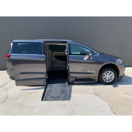 2022 Chrysler Pacifica Touring L Wheelchair Access Van