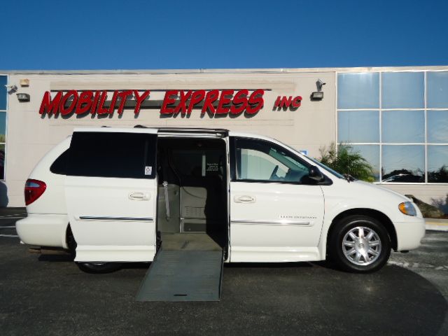 2007 Chrysler Town Country Wheelchair Van