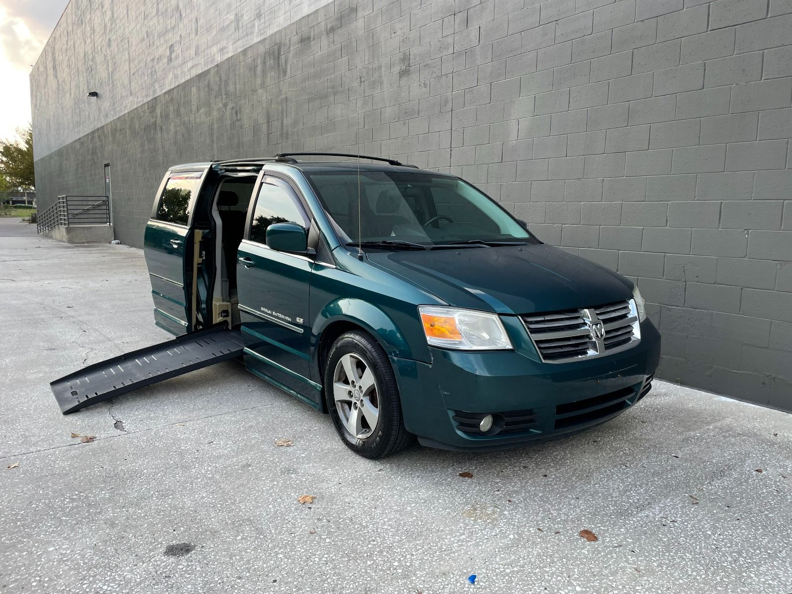 2009 Dodge Grand Caravan SXT Wheelchair Access Van