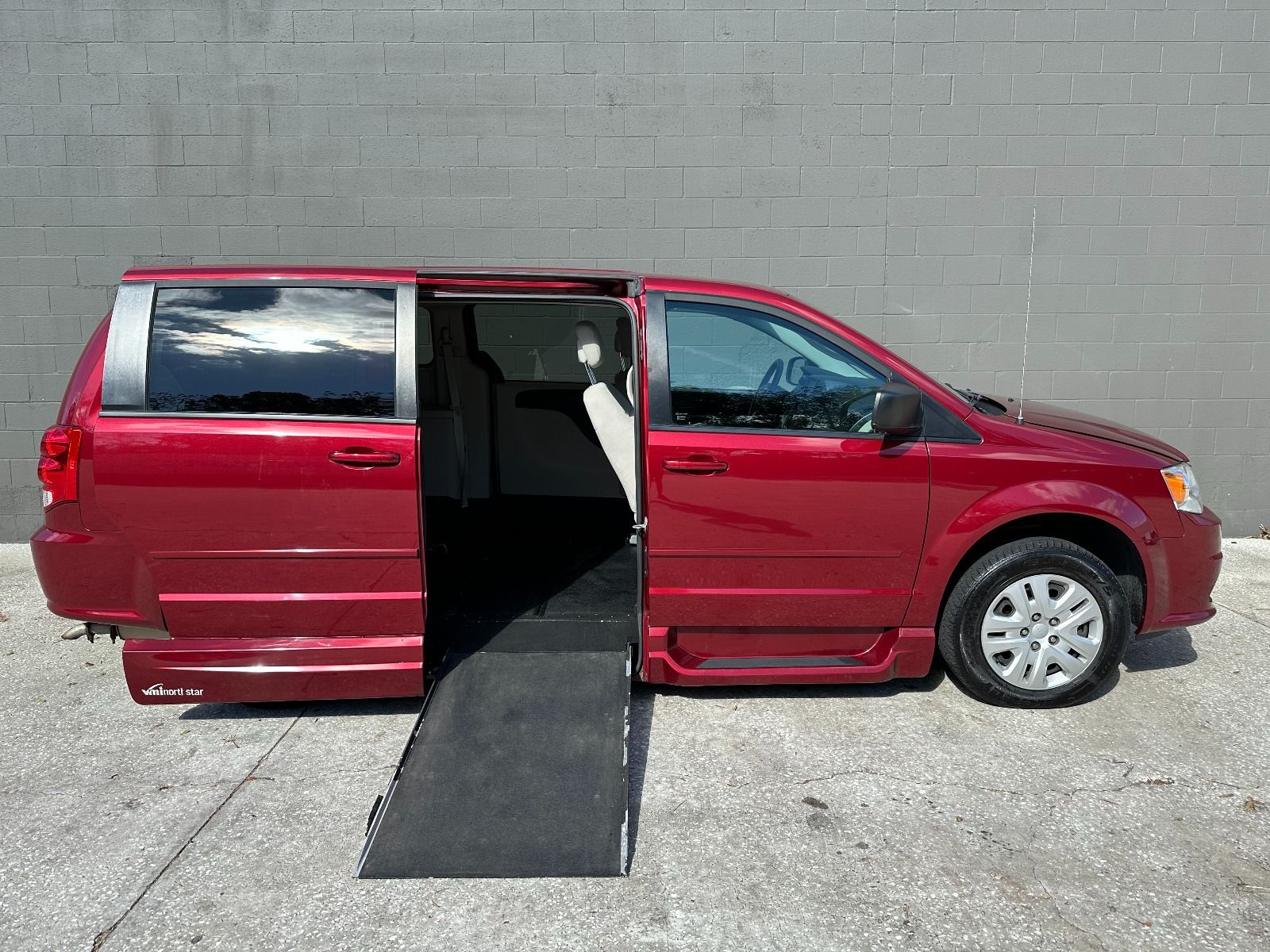 2016 Dodge Grand Caravan SE Wheelchair Access Van