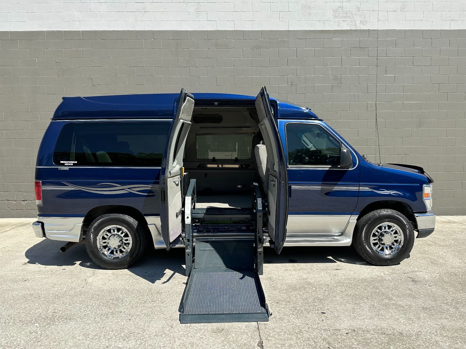 2013 Ford E150 Full Size Wheelchair Van
