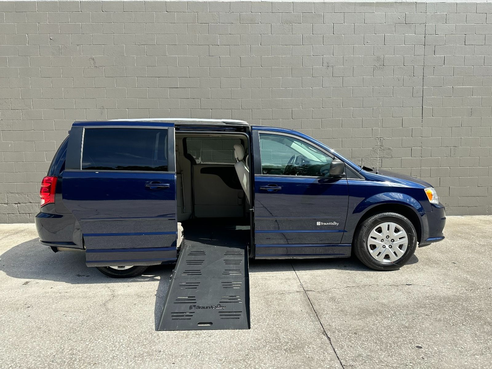2015 Dodge Grand Caravan SE Wheelchair Van