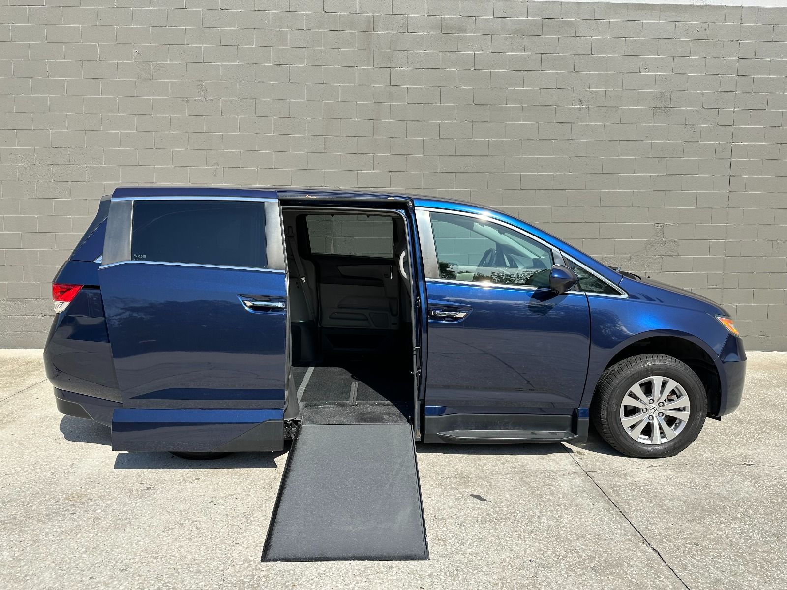 2014 Honda Odyssey EX-L Handicap Access Van