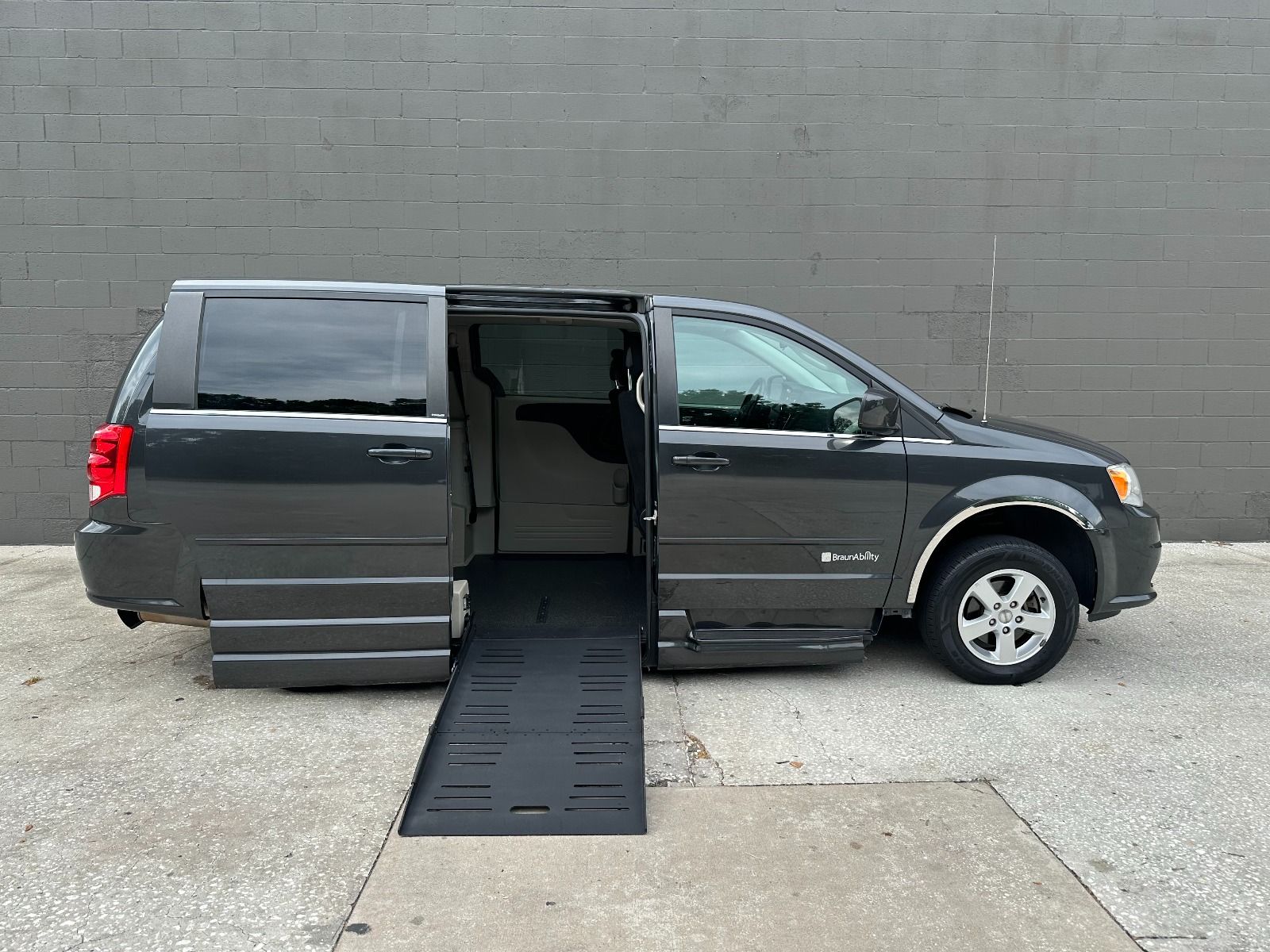 2012 Dodge Grand Caravan Crew Wheelchair Van