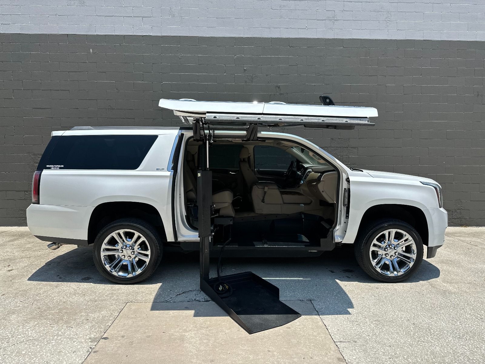 2018 GMC Yukon XL SLT 4X4 Wheelchair Accessible SUV