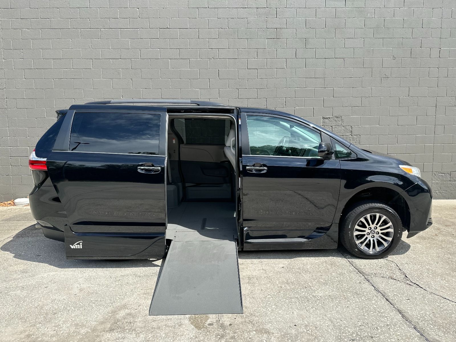 2019 Toyota Sienna XLE Wheelchair-Accessible Van