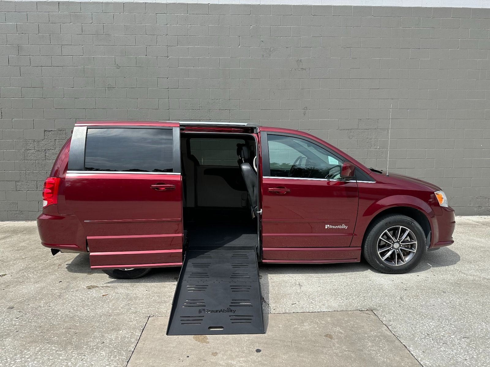 2017 Dodge Grand Caravan SXT Handicap Accessible Van