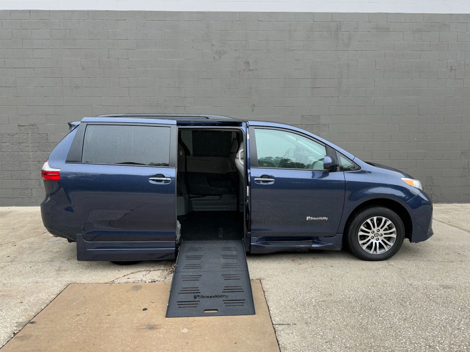 2020 Toyota Sienna XLE Wheelchair Access Van