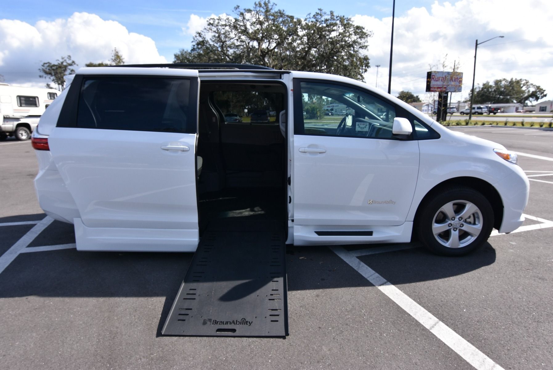 2017 Toyota Sienna LE Wheelchair Van with Braun In Floor Ramp