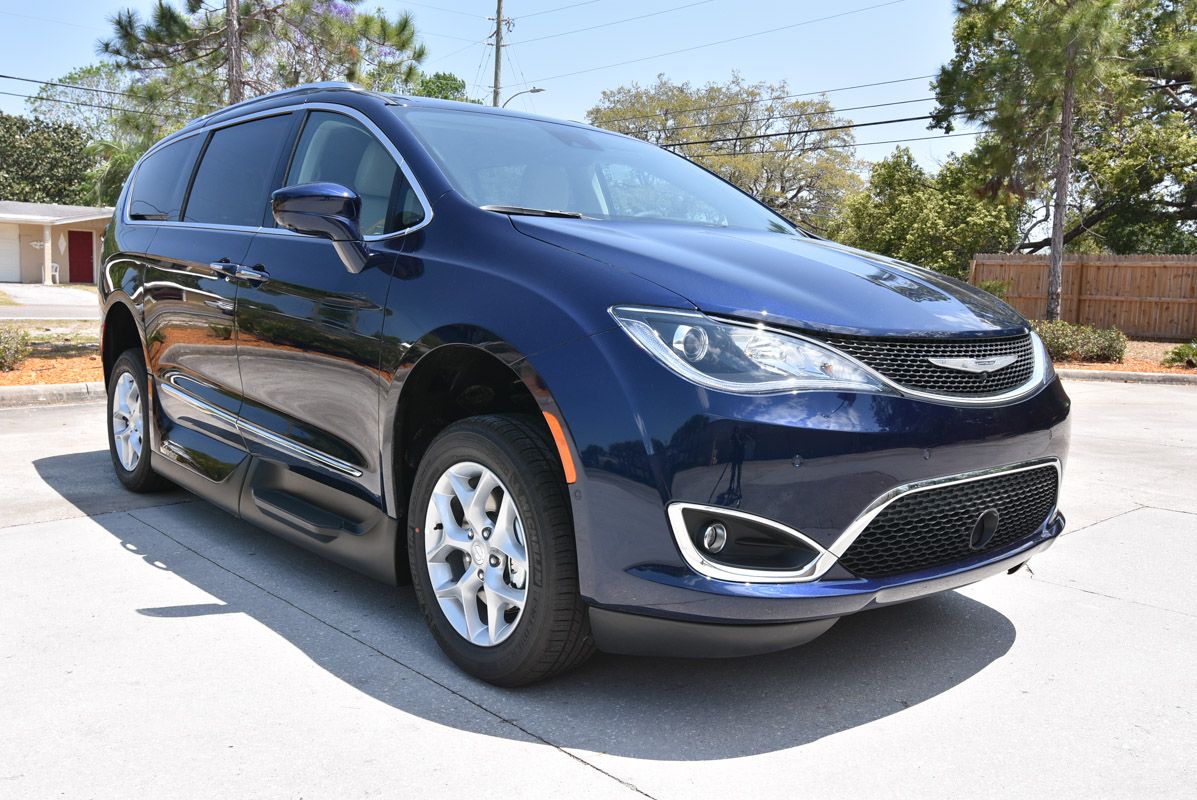 automotive 2017 chrysler pacifica s