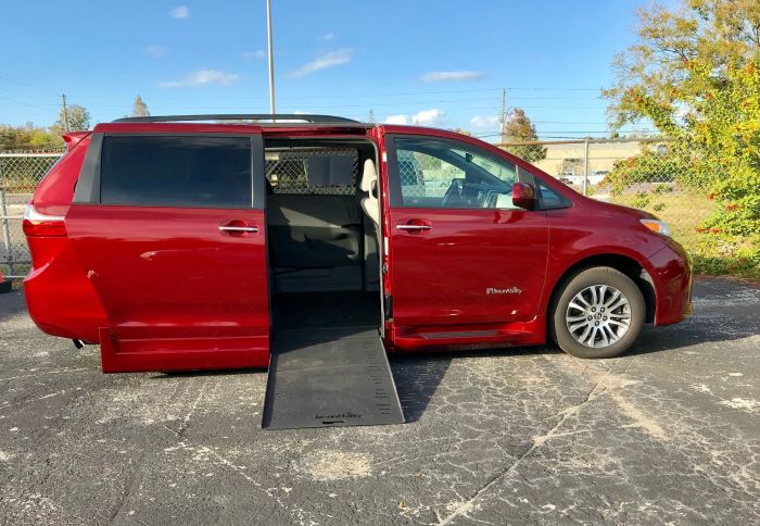 2018 Toyota Sienna XLE Wheelchair Van