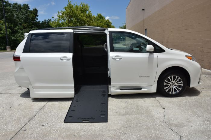 2020 Toyota Sienna XLE Premium Handicap Accessible Vehicle