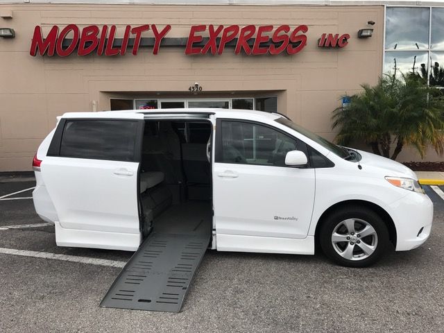 toyota sienna handicap van