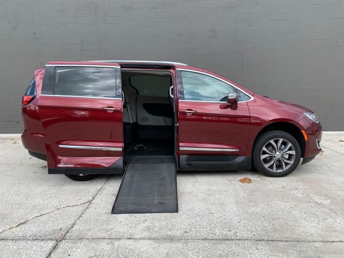 2018 Chrysler Pacifica Limited Wheelchair Access Van