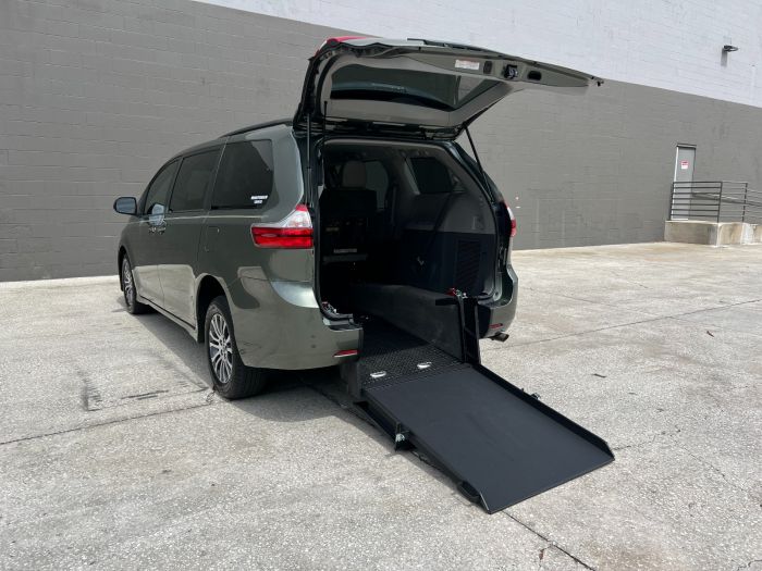 2018 Toyota Sienna XLE Rear Entry Wheelchair Van 2018 Toyota Sienna XLE Rear Entry Wheelchair Van