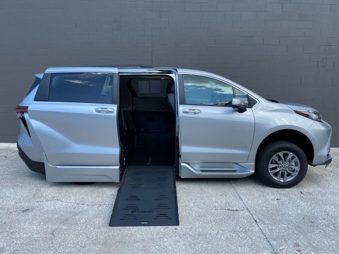 Sienna Wheelchair Accessible Sienna Van Hybrid 2021 Toyota Sienna