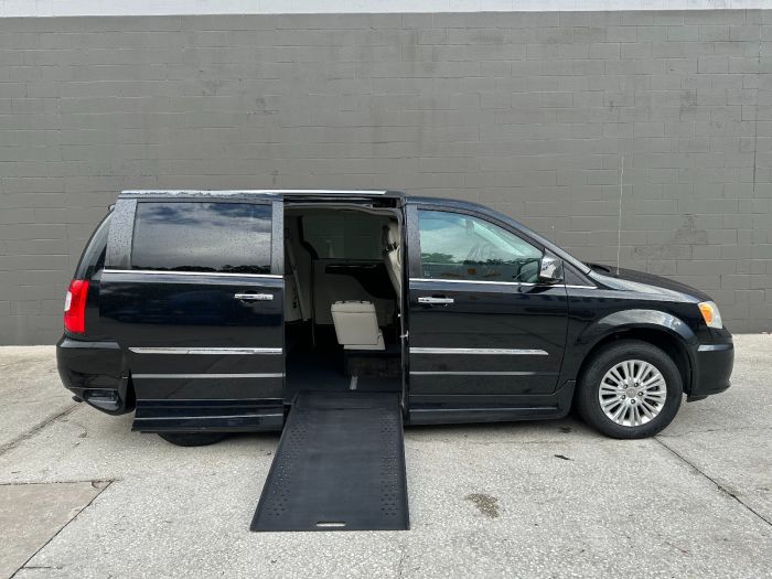 2014 Chrysler Town Country Limited Wheelchair Van