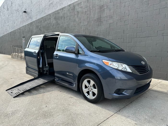Wheelchair Van 2017 Vans For Sale 2017 Toyota Sienna LE