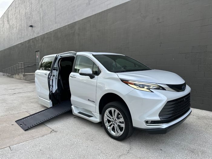 2023 Toyota Sienna Platinum Wheelchair Van
