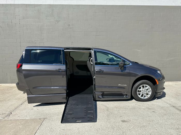 2023 Chrysler Voyager LX Handicap Van