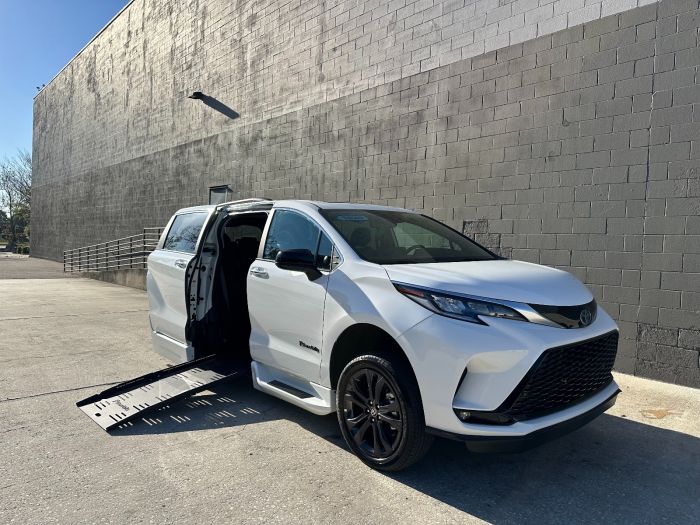 2024 Types Of Toyota Minivans 2024 Toyota Sienna XSE Sport Package