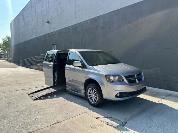 Used 2014 Dodge Grand Caravan R/T with VIN 2C7WDGEG9ER457631 for sale in New Port Richey, FL