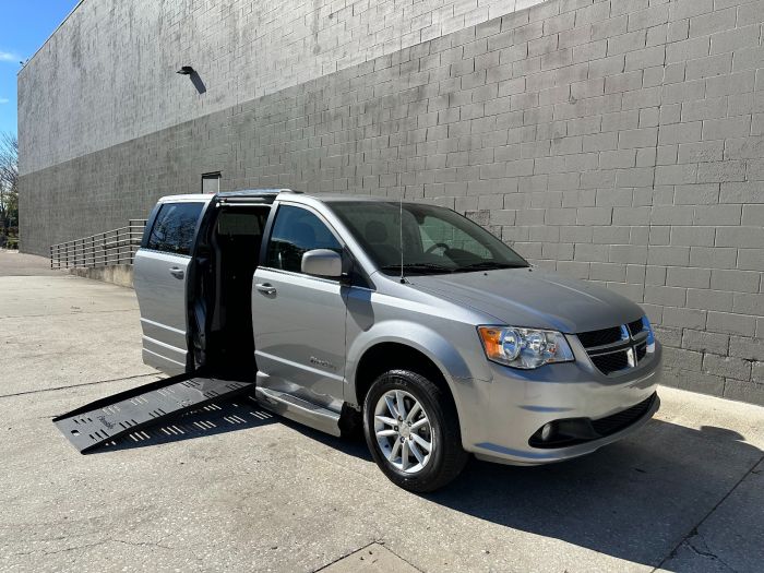 Used 2020 Dodge Grand Caravan SXT with VIN 2C7WDGCG5LR167760 for sale in New Port Richey, FL