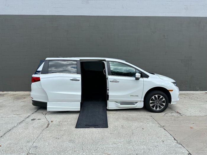 2022 Honda Odyssey EX-L's photo