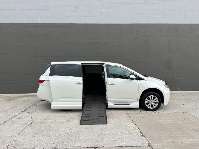2015 Honda Odyssey EX-L's photo