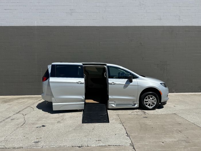 2024 Chrysler Voyager LX's photo