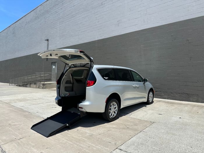 2023 Chrysler Voyager LX's photo