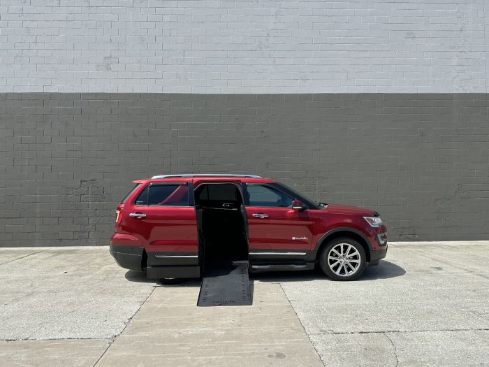 2016 Ford Explorer Limited's photo