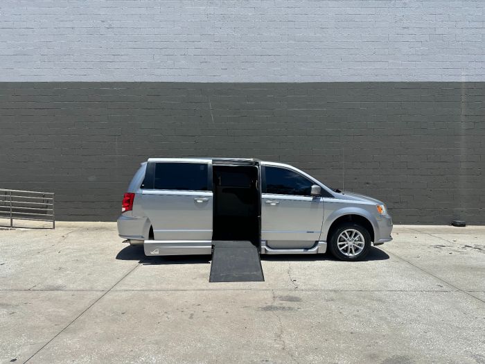 2019 Dodge Grand Caravan SXT's photo